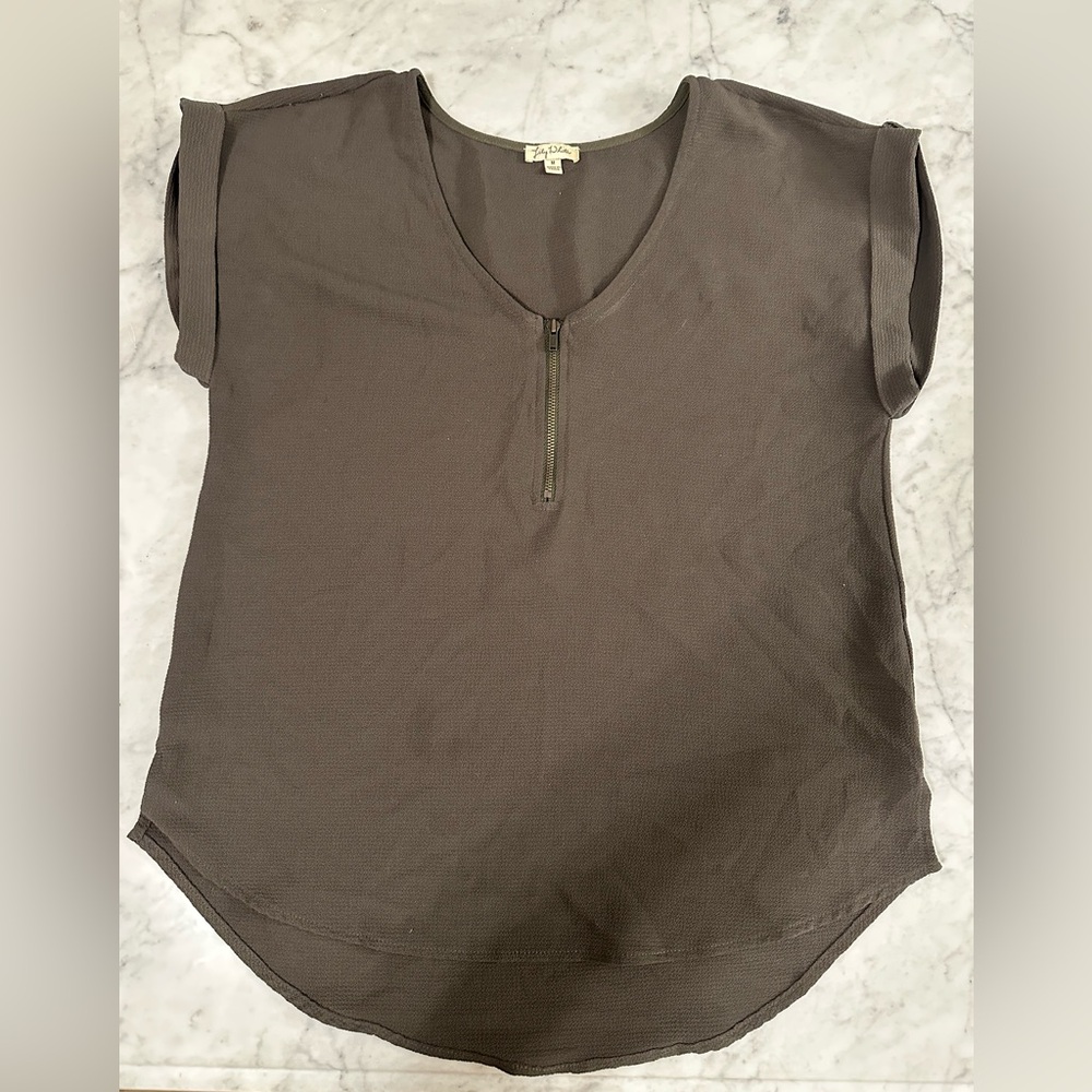 LILY WHITE Olive Green Textured Blouse M Zips V-Neck Top Rolled Sleeve Like New!